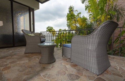 Cali Apartment | Gorgeous, unique and, modern space w/4 bedrooms perfect for families and groups