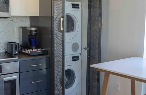 Navy Yard Apartment | Gorgeous Upscale Condo w/ Direct Views of Capitol Building and Nat’l Monument!