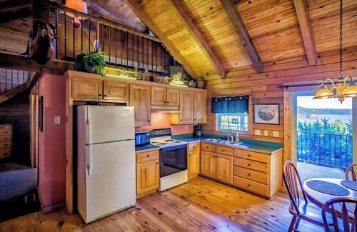 Garfield Cabin | Gorgeous View Log Cabin
