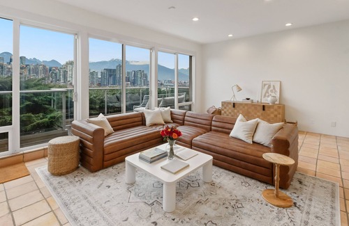Fairview House | Gorgeous View Townhome With Rooftop Patio
