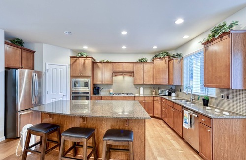 Martha Lake House | GORGEOUS VILLA: Renovation or staycation