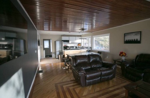 Scugog Cottage | Gorgeous Waterfront Cottage 1 Hour from Toronto