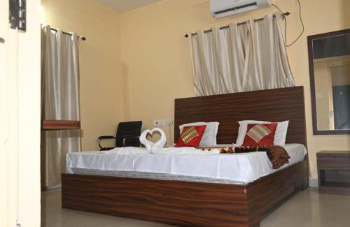 Bhubaneshwar Hotel | Goroomgo Green Akress Bhubaneswar-Comfortable Bed with impressive service