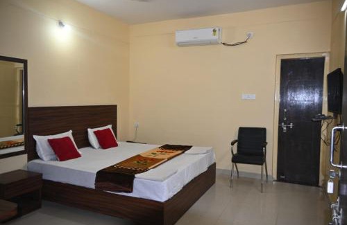 Bhubaneshwar Hotel | Goroomgo Green Akress Bhubaneswar-Comfortable Bed with impressive service
