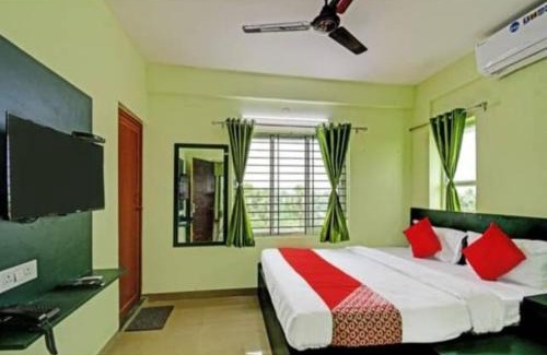 New Town Hotel | Goroomgo Green Oasis Inn Kolkata