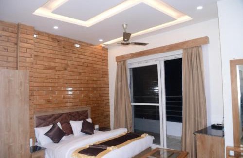 Tallital Hotel | Goroomgo Payal Lake View Mall Road Nainital