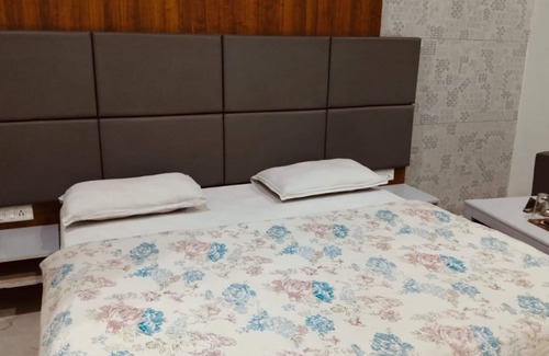 Roorkee Hotel | Goroomgo Prem Manor Roorkee