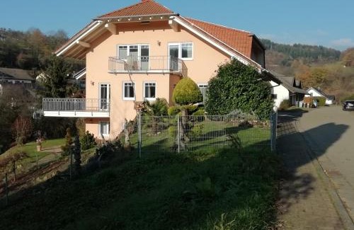 Gorxheimertal Apartment | Gorxheimertal 92qm Allergikerfreundlich 2 Schlafzimmer 2 WC Terrasse