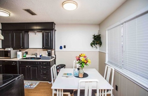 Lubbock House | Goshen Cool Place - 3BR/2BA & a Ping Pong table