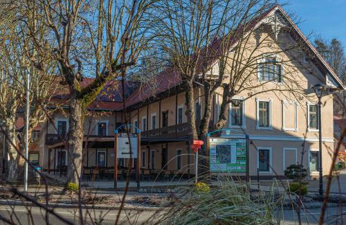 Dobrna Hotel | Gostišče Pod Kostanji