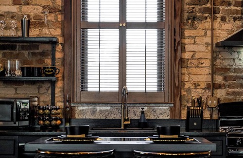 Old East Hill Apartment | Gotham by Knight at The East Wright Inn. Historic Luxury Apartment Downtown