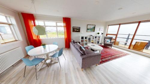 Hellissandur Apartment | Gotuhus - Ocean View Apartment