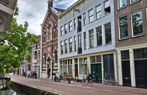 Gouda Apartment | Gouda city center apartment with private garden and 2 bicycles