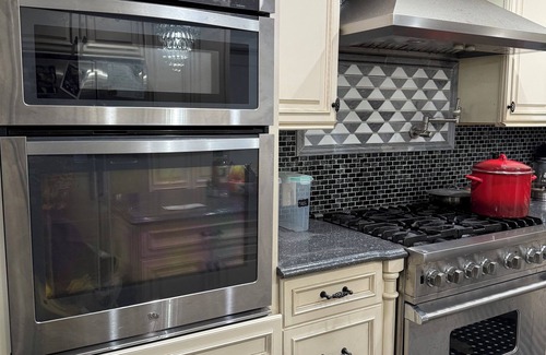 South Valley Stream House | Gourmet Kitchen CookUp Memories/Entire home in Valley Stream