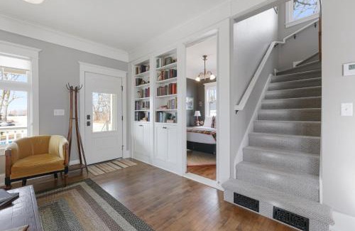 Black Wolf House | Goyke, Your front-row seat to lakefront serenity