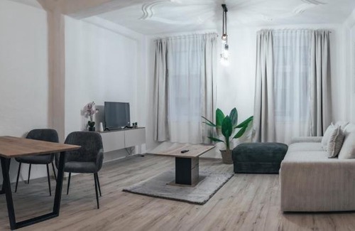 Krems an der Donau Apartment | Gozzo Woods