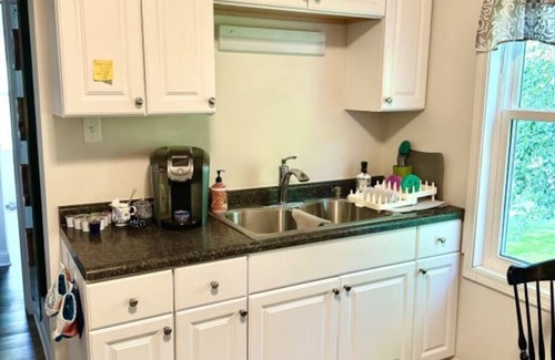 Port Washington Apartment | Grace Adventure House, walk to Port, Lake Michigan