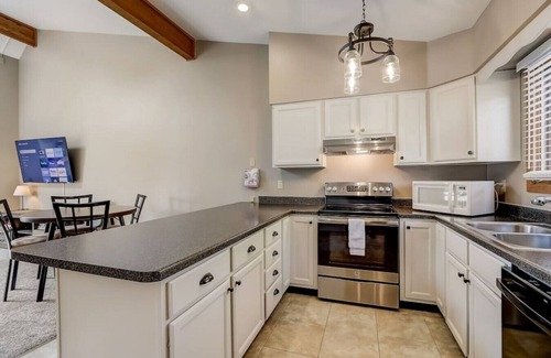 Lake Delton Condo | Grace-Jo @ Tamarack Highland 5