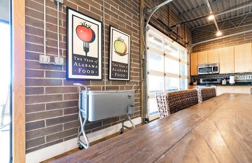 Cullman House | Grace's Retreat - 10 minutes from I-65