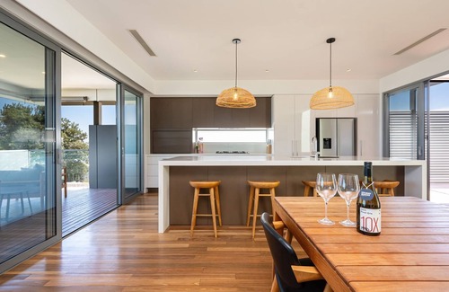 Melbourne House | Gracie on the Beach | Luxe with Water Views