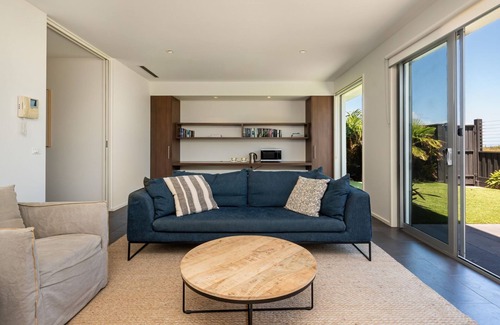 Melbourne House | Gracie on the Beach | Luxe with Water Views
