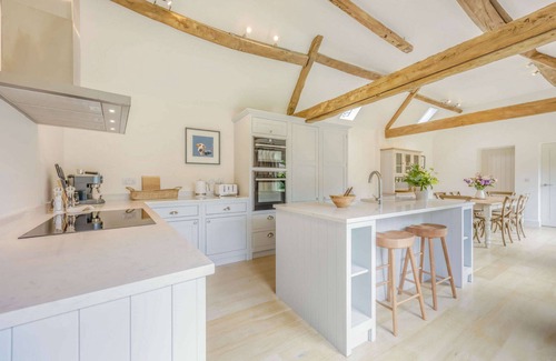 Ampney Crucis Cottage | Grade II listed three bedroom holiday home in the Cotswolds - The Byre