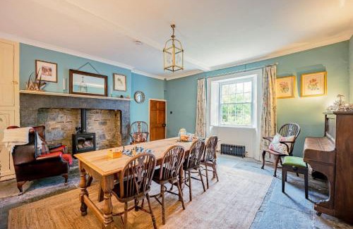 Kingsdon House | Grade II Listed House Tranquil Garden & Parking