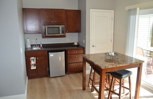 Grafton Condo | Grafton Escape #1 - River views! Pool! Walking distance to bars/restaurants