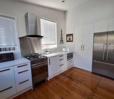 Grafton Villa | Grafton House Villa Oasis, Central Auckland