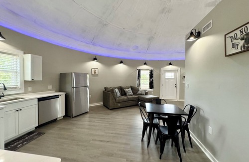 Rustburg House | Grain Bin home minutes to liberty University and Lynchburg on a country farm