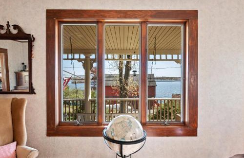 East Hampton House | Grammy's Lake House w Private Waterfront Access