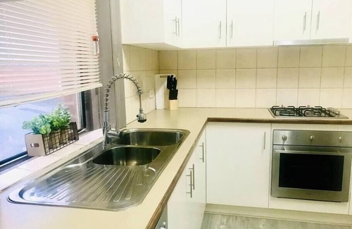 Stawell Apartment | Grampians Views Getaway★Heart of Stawell★CBD★Wifi★Netflix★Parking