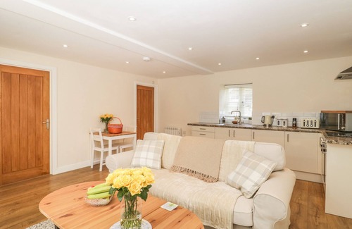 Hereford Cottage | GRANARY 1, pet friendly, with a garden in Madley
