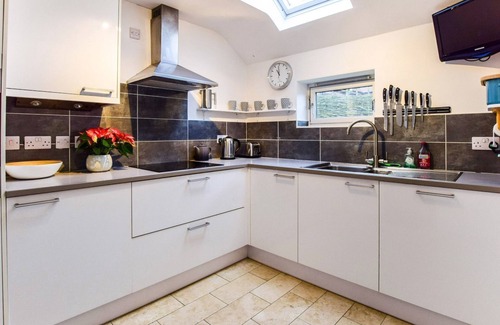 Brimpsfield Cottage | Granary at Hunt Court - sleeps 4 guests in 2 bedrooms