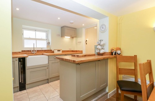 Warminster Cottage | GRANARY COTTAGE, family friendly, with open fire in Warminster
