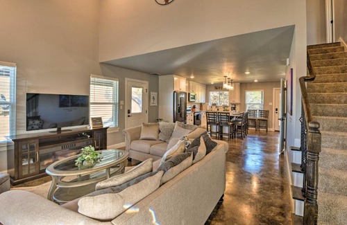 Granbury House | Granbury Home with Hot Tub and Furnished Patio!