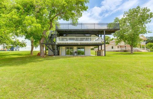 Dennis House | Granbury Home with Lake Views about 6 Mi to Boat Launch!