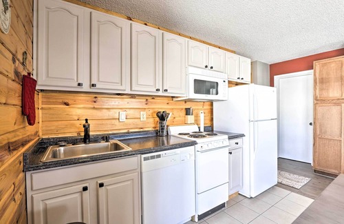 Granby Condo | Granby Studio w/Mtn Views Near Hiking + Skiing!