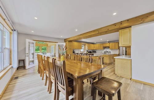 Washago Villa | Grand 10BR 9BA Waterfront Retreat Near Muskoka | Sleeps 30 | Perfect for Events