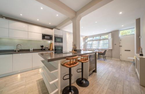 Paddington Villa | GRAND 200 SqM 3-Bedroom VILLA