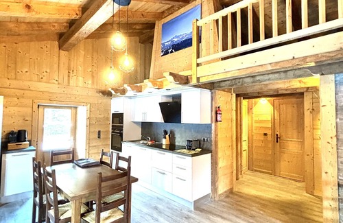 Les Praz-de-Chamonix Apartment | Grand Appartement Entièrement Rénové, au 1er Étage D'un Chalet Individuel