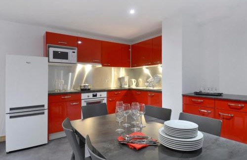 Macot-la-Plagne Apartment | Grand appartement rénové - 11 pers - Centre station - Balcon - FR-1-181-2379