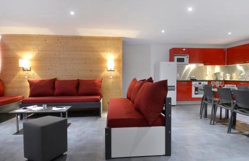 Macot-la-Plagne Apartment | Grand appartement rénové - 11 pers - Centre station - Balcon - FR-1-181-2379