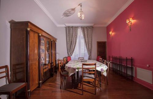 Autun Apartment | Grand Appartement a Maison sculptée