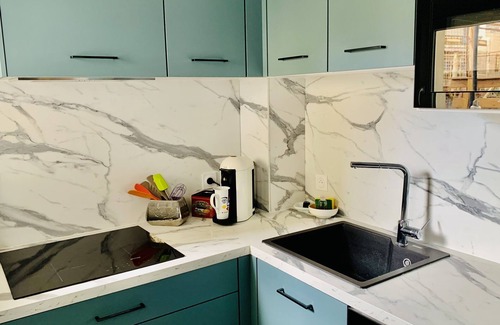 Bastide Apartment | Grand Appartement Entièrement Rénové de 55m Carrés Avec Terrasse