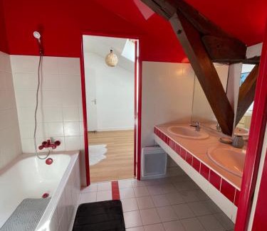 Poitiers Apartment | Grand Appartement Hypercentre avec Terrasse et Parking