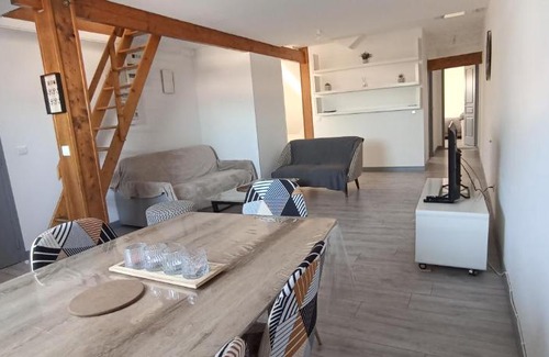 Denain Apartment | Grand appartement lumineux.