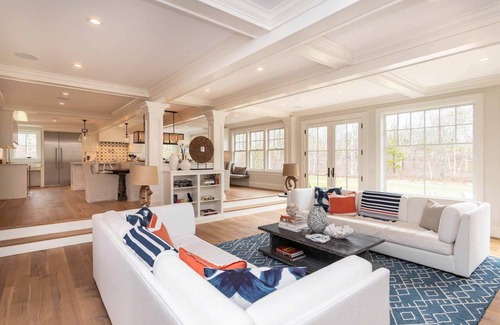 Lagoon Heights House | Grand Coastal-Style Estate In The Preserve