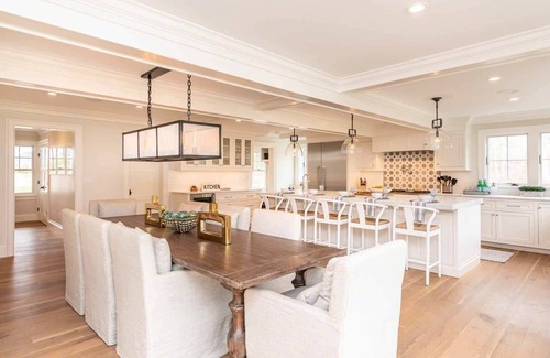 Lagoon Heights House | Grand Coastal-Style Estate In The Preserve