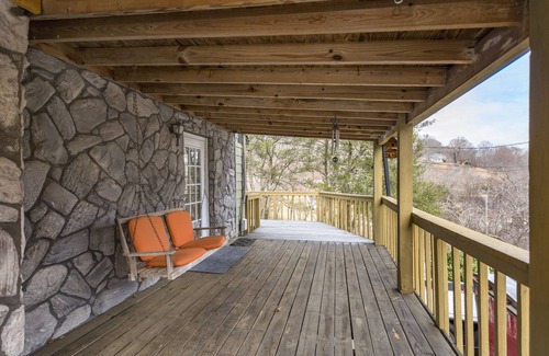 Bellevue House | Grand Dream Vacation Home in Nashville 7+ beds!